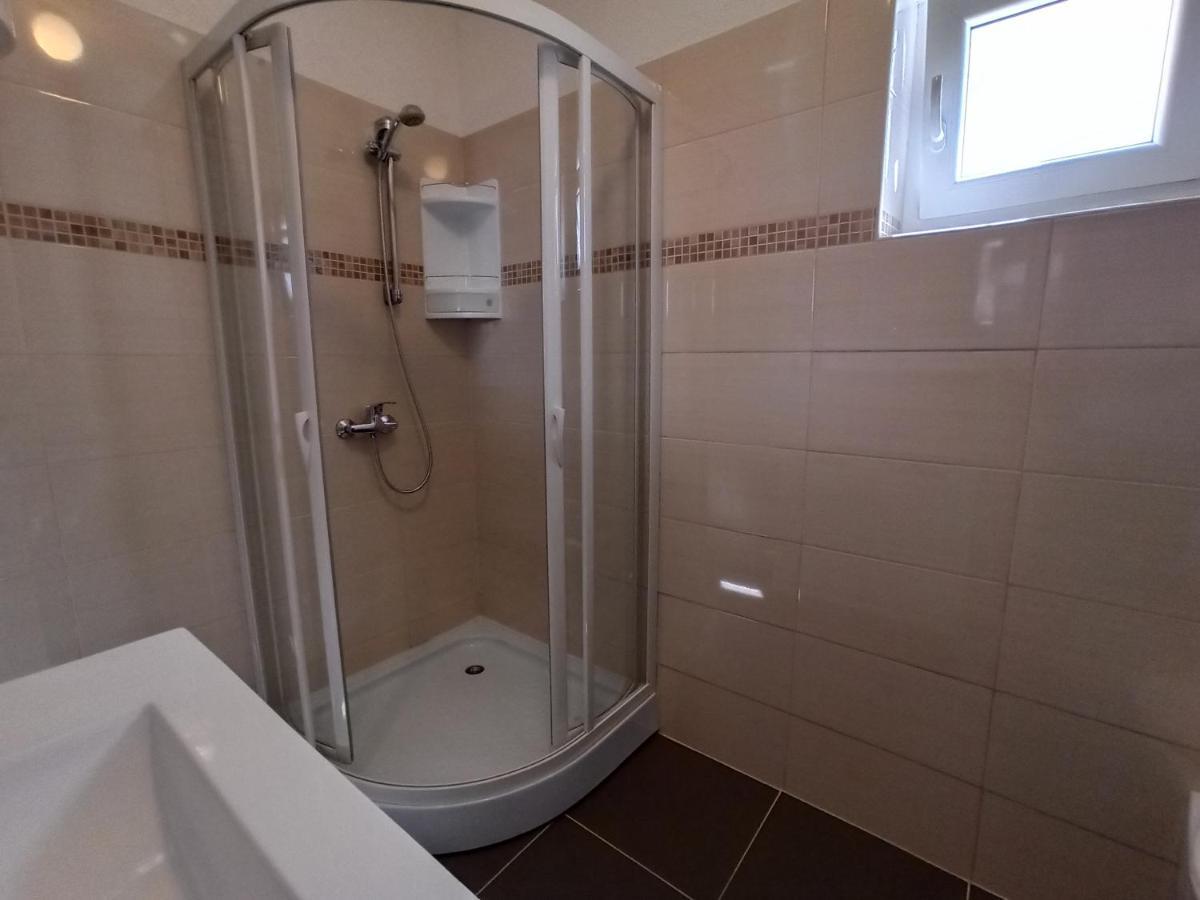 Apartmani Vesna คิร์ก ภายนอก รูปภาพ