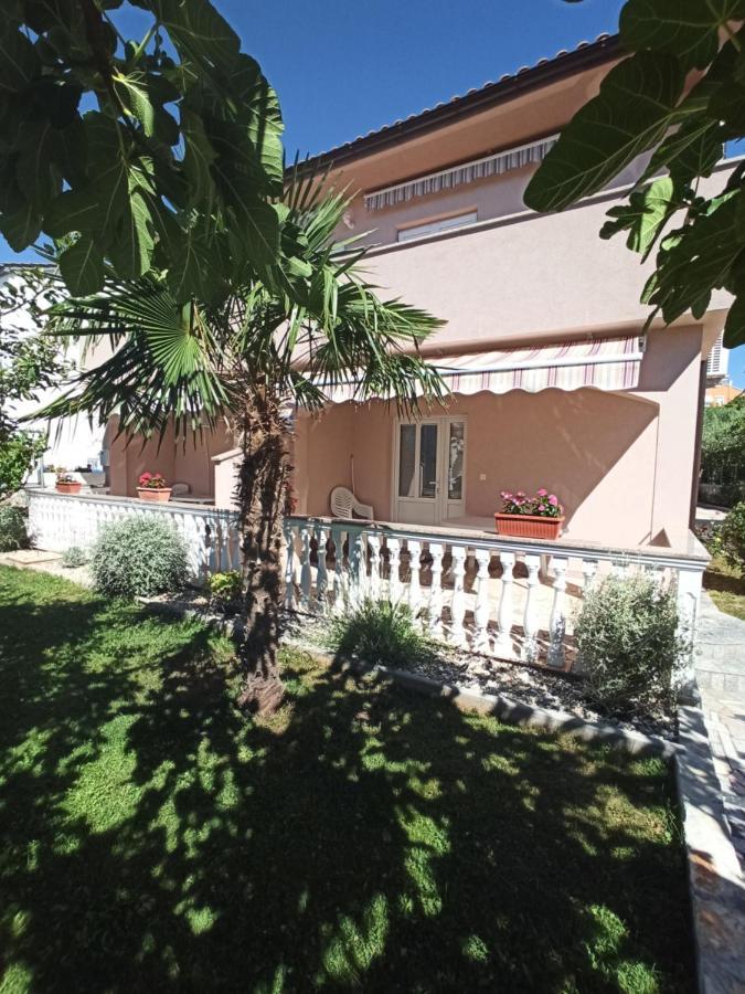 Apartmani Vesna คิร์ก ภายนอก รูปภาพ