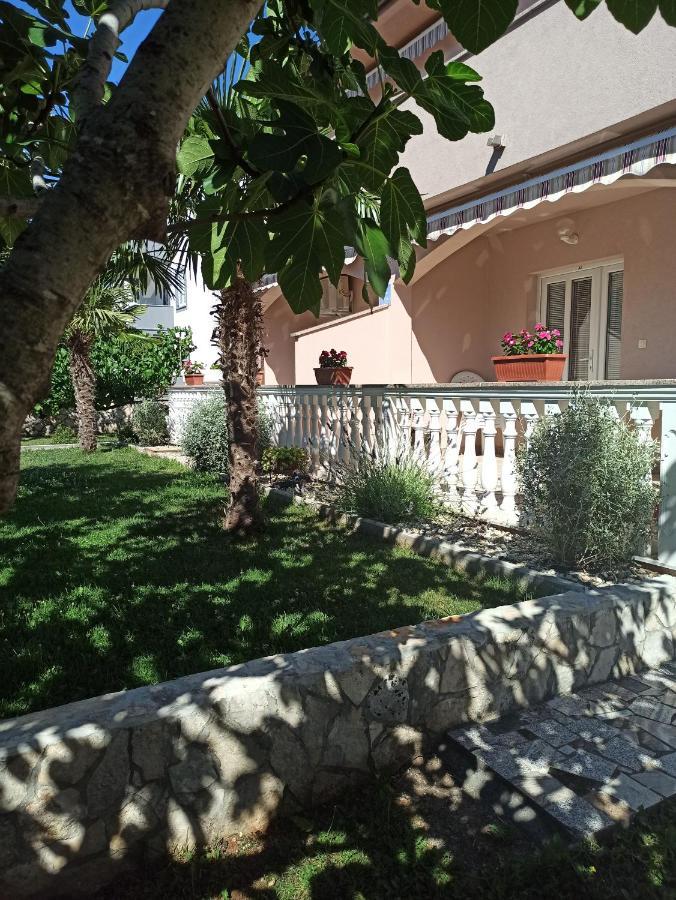 Apartmani Vesna คิร์ก ภายนอก รูปภาพ
