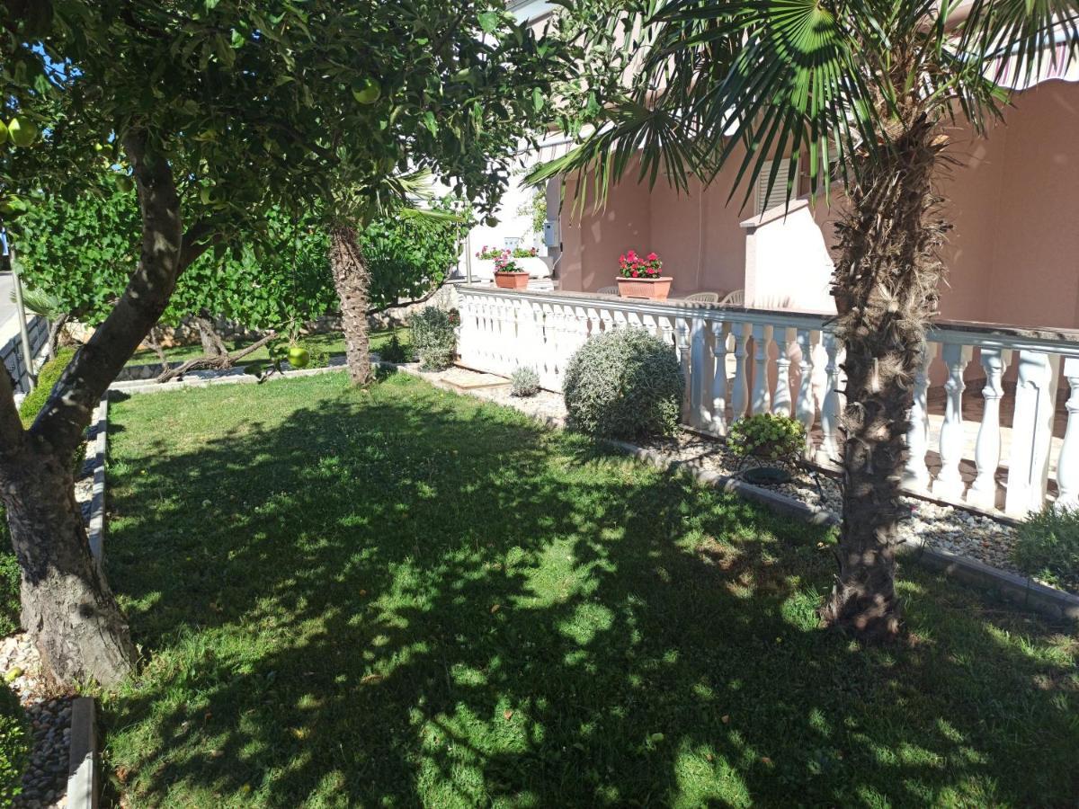 Apartmani Vesna คิร์ก ภายนอก รูปภาพ