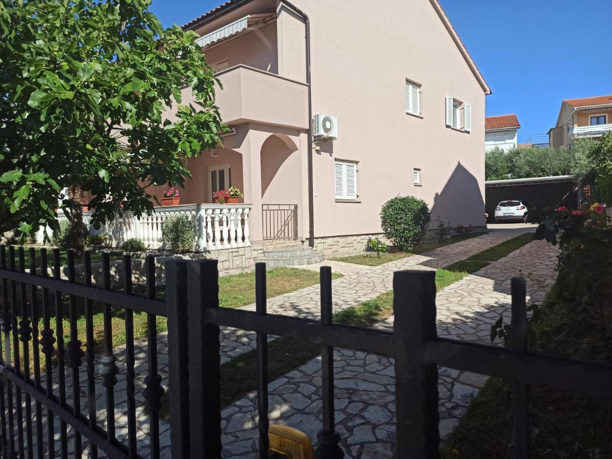 Apartmani Vesna คิร์ก ภายนอก รูปภาพ
