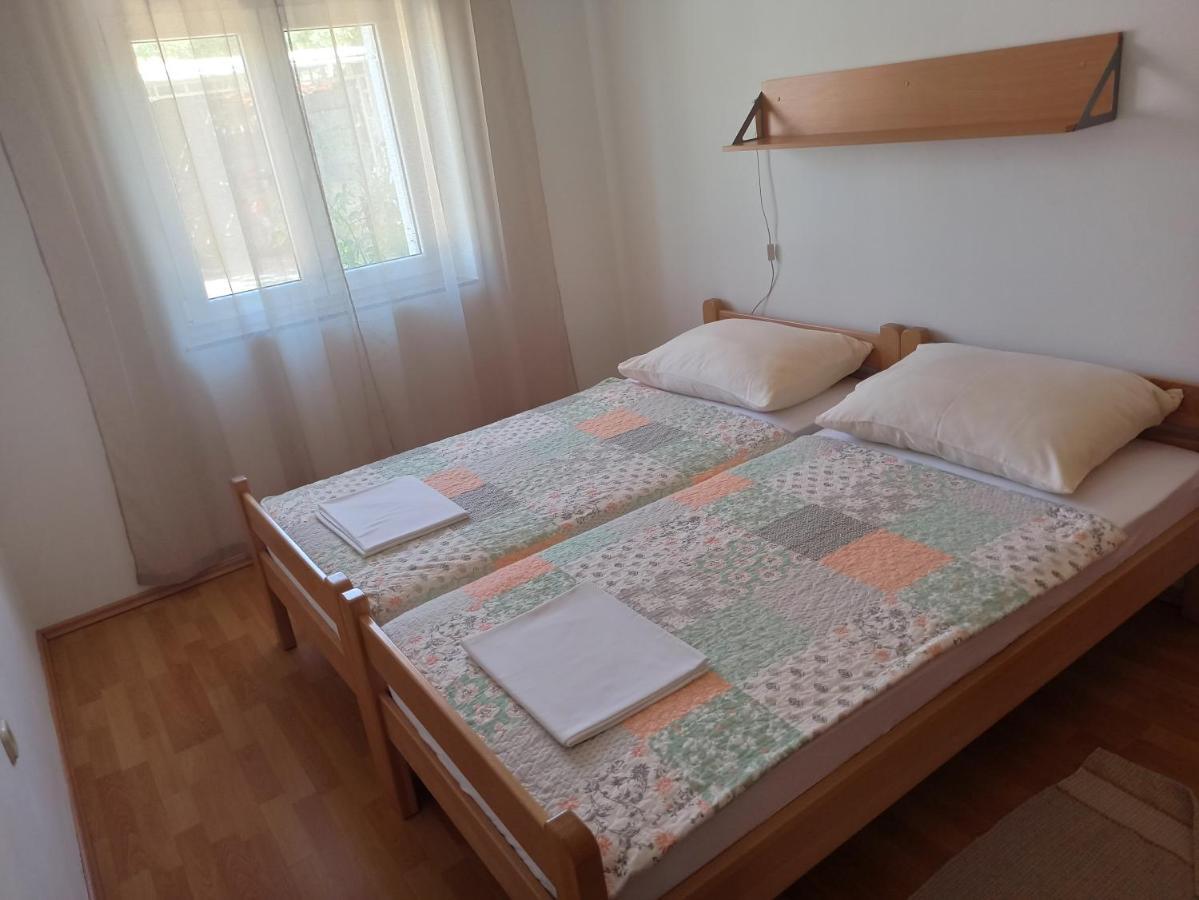 Apartmani Vesna คิร์ก ภายนอก รูปภาพ