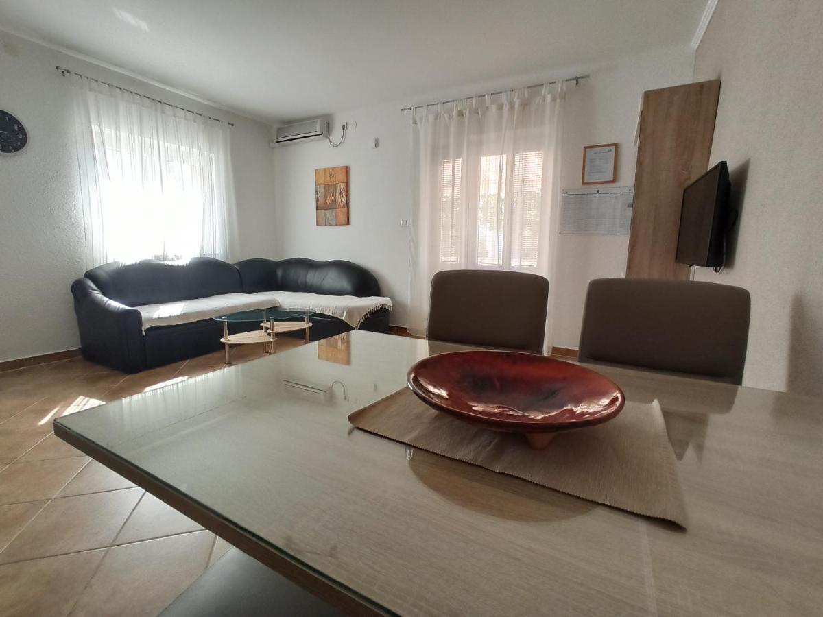 Apartmani Vesna คิร์ก ภายนอก รูปภาพ