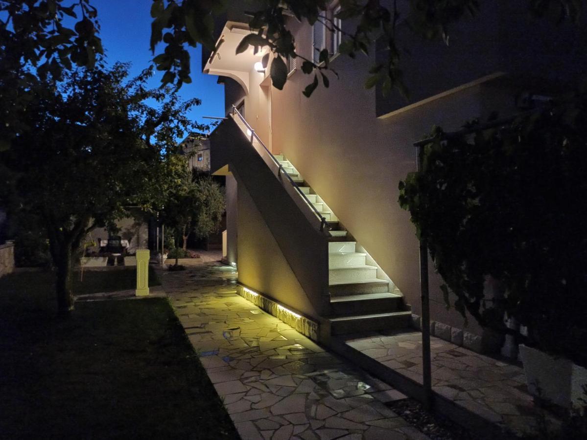Apartmani Vesna คิร์ก ภายนอก รูปภาพ
