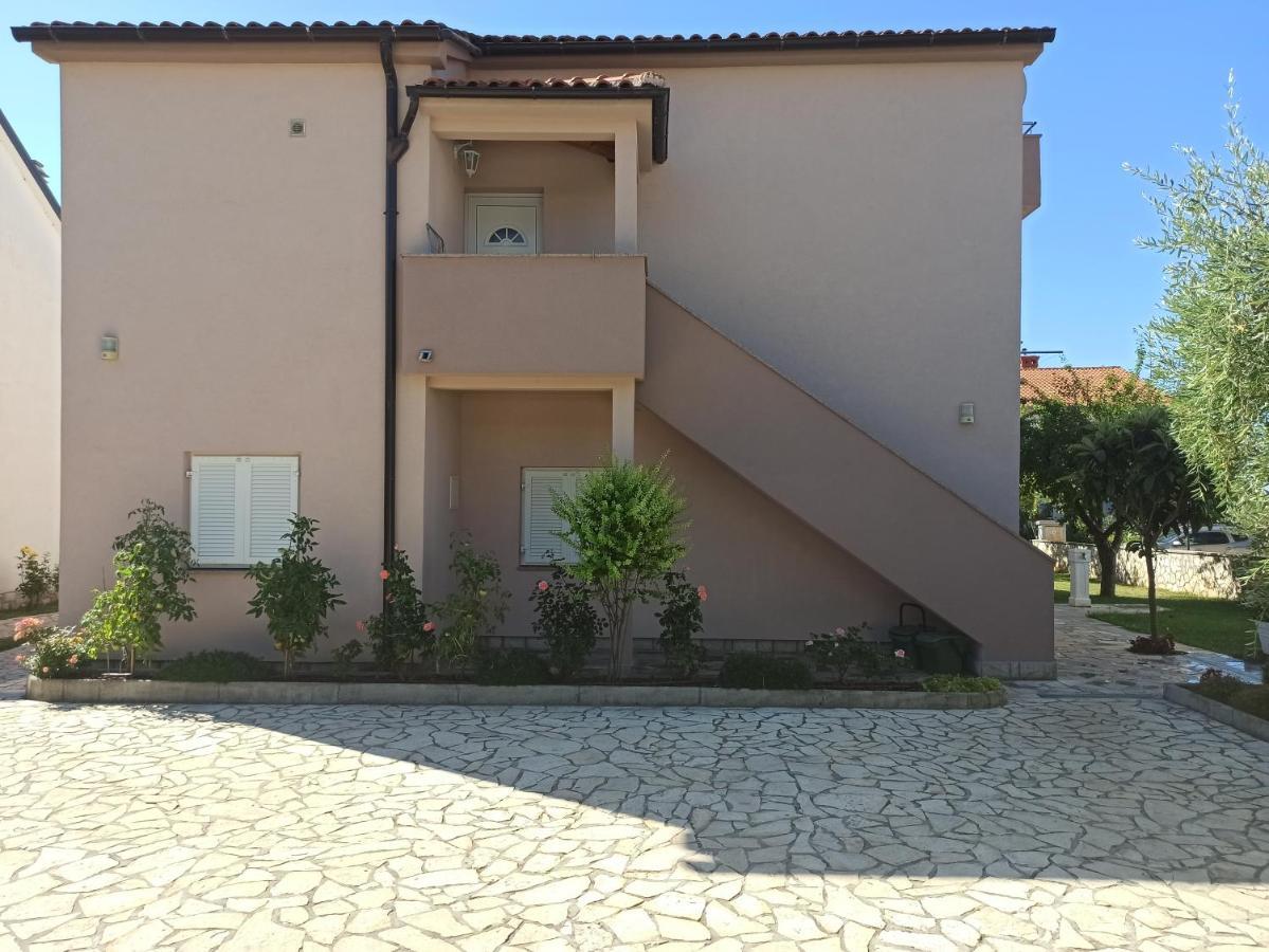 Apartmani Vesna คิร์ก ภายนอก รูปภาพ