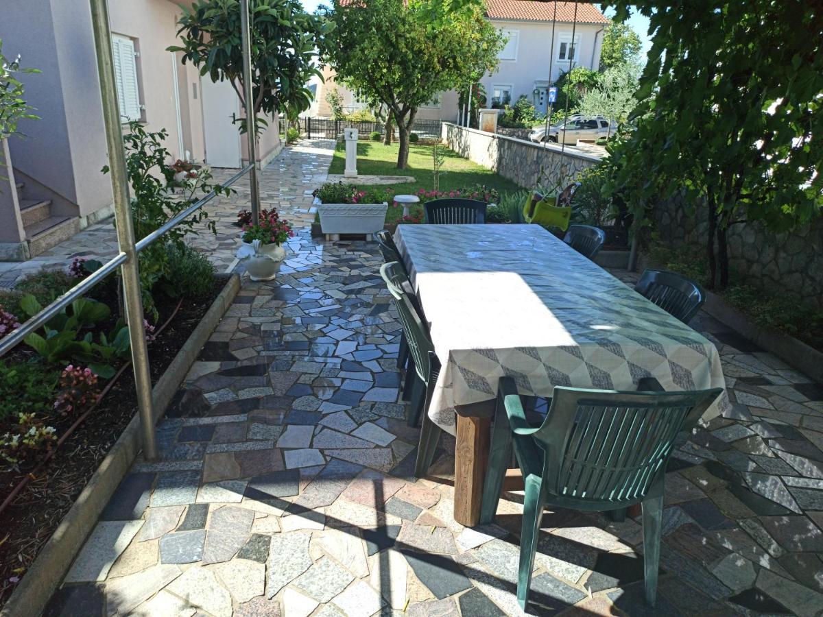Apartmani Vesna คิร์ก ภายนอก รูปภาพ